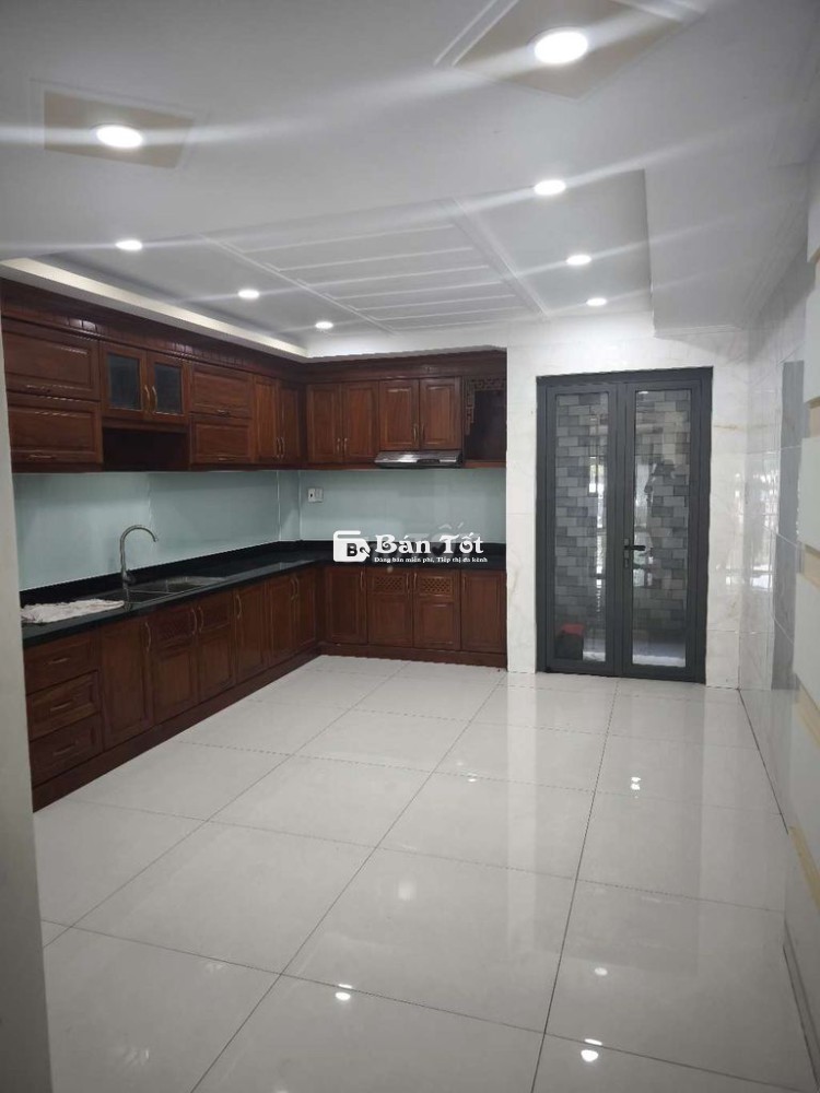 mặt tiền mới xây 4x18 5 tầng trục chính KDC Bình Phú