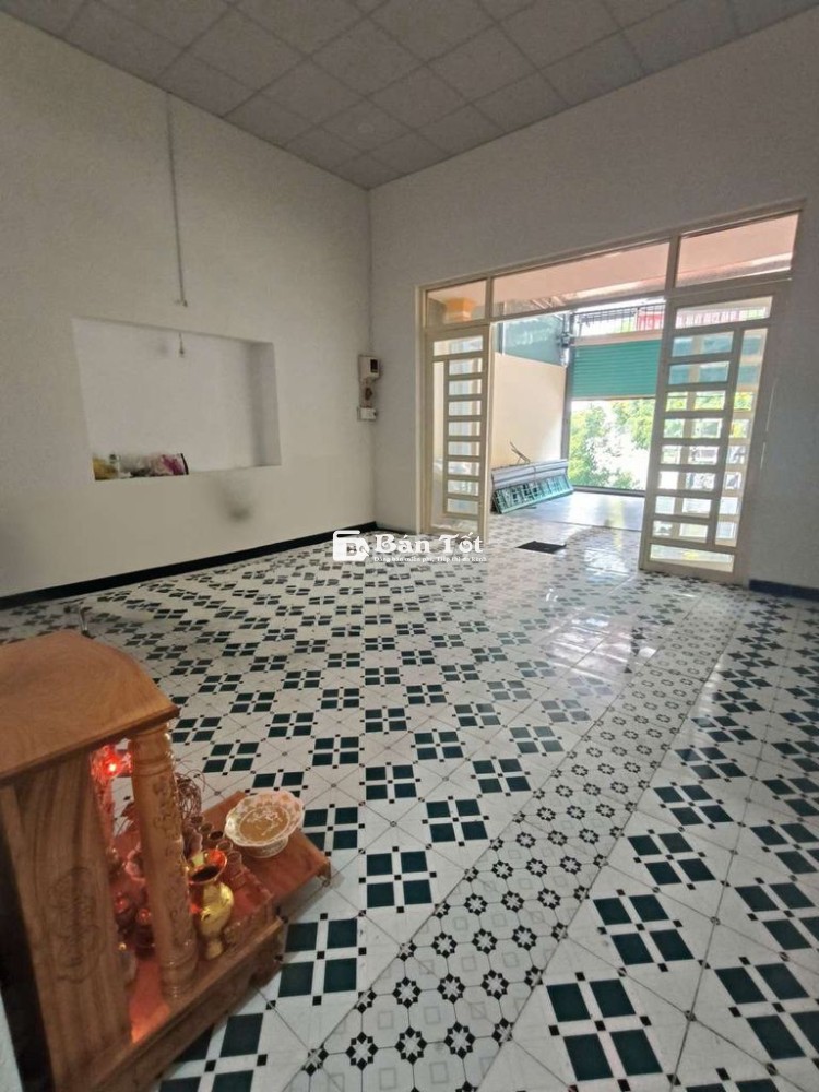 NHÀ MẶT TIỀN XE TẢI LỚN, MỚI SƠN SỬA, SẴN 4PN