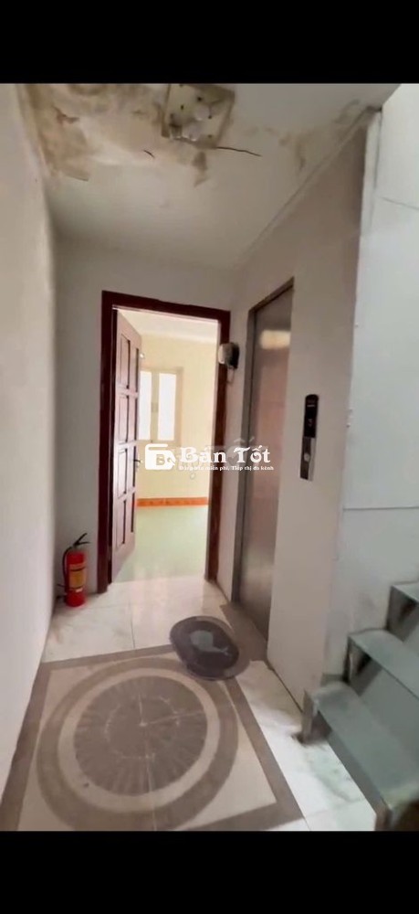 Hào Nam 20m ra Phố 6 tầng Thang máy Dt 40m ngõ 3m 11,85 tỷ.