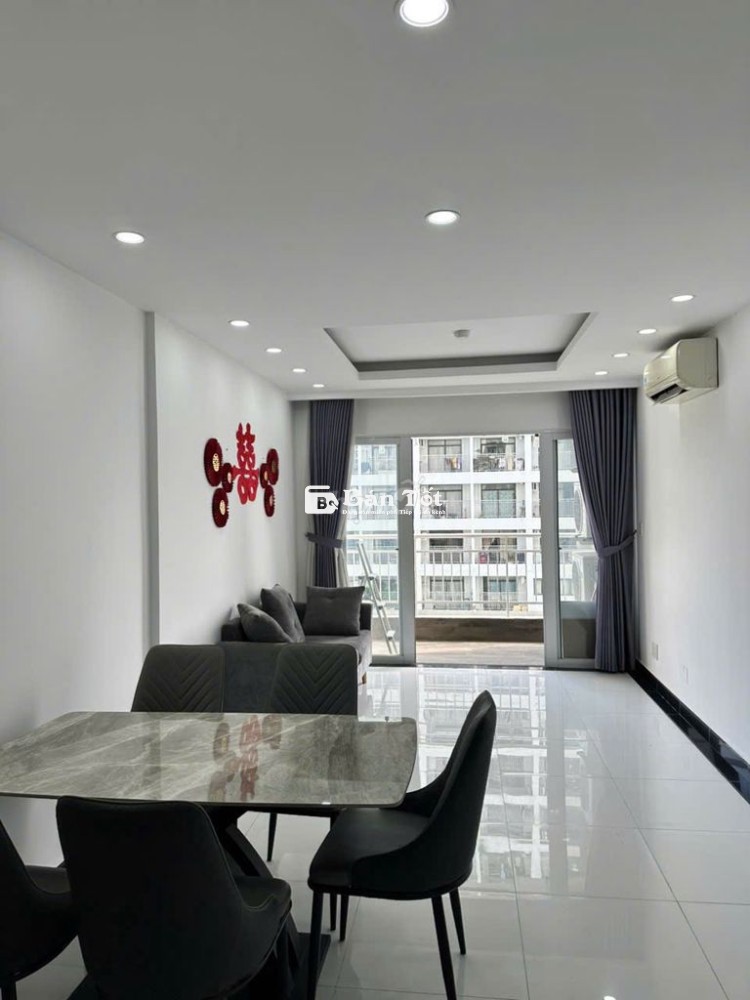 Chính chủ bán gấp căn Giai Việt 82m2 2Phòng có nội thất sổ hồng 4tỷ350